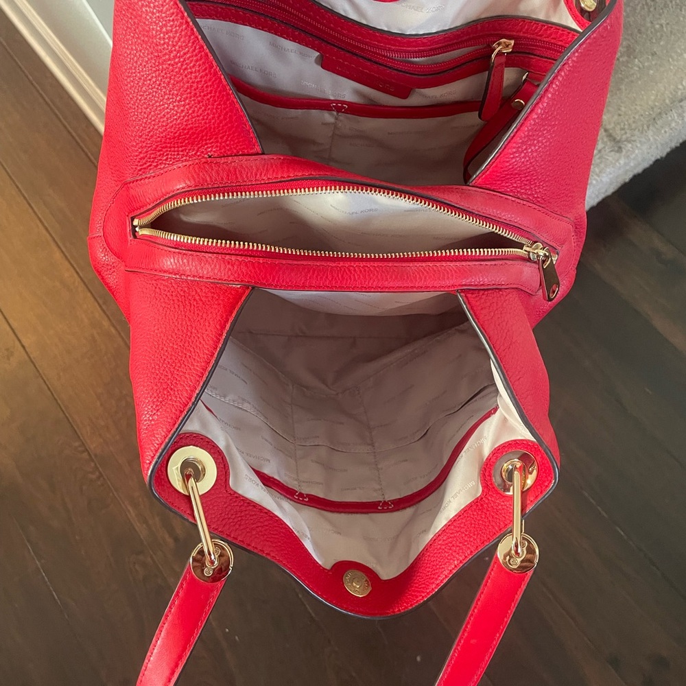 Michael Kors Raven Shoulder Tote Bag Red Pebbled Leather Gold Hardware NWOT - Picture 7 of 11